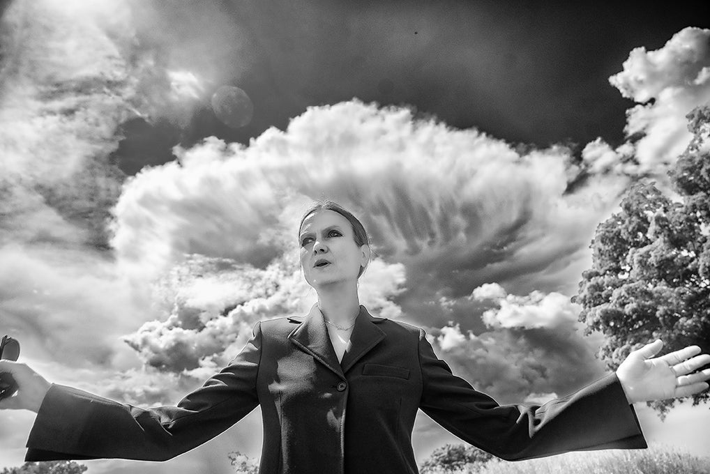 JULIANA HATFIELD RELEASES VIDEO FOR  “CAN’T GET IT OUT OF MY HEAD”